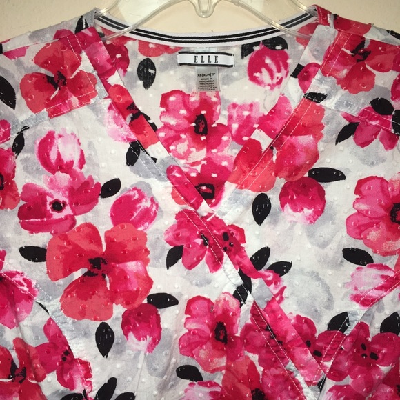 ELLE Scrub Top - Size XS Floral V-neck 2-Pockets - Picture 3 of 8